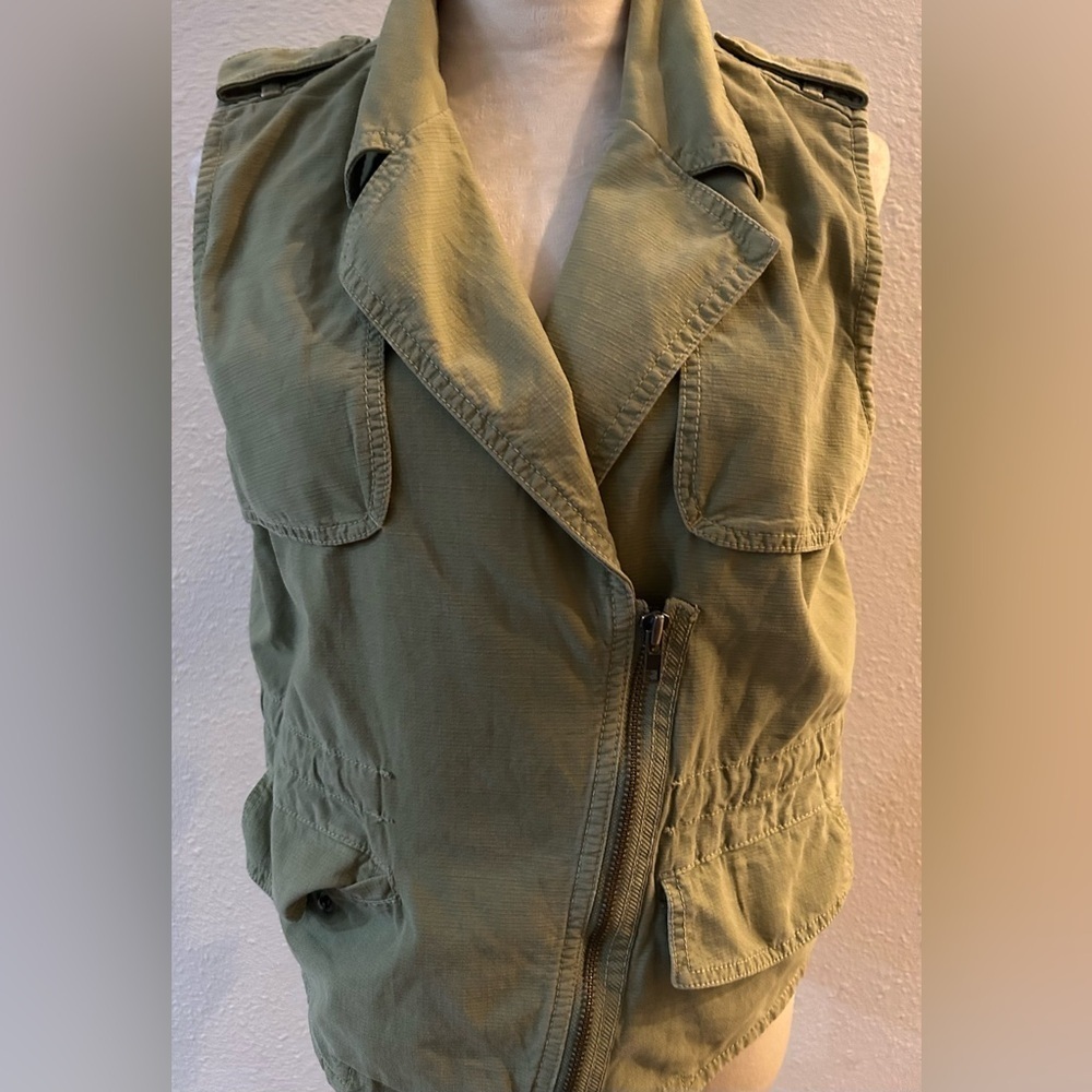 Madewell womenβs modern half zip olive green utility vest size M